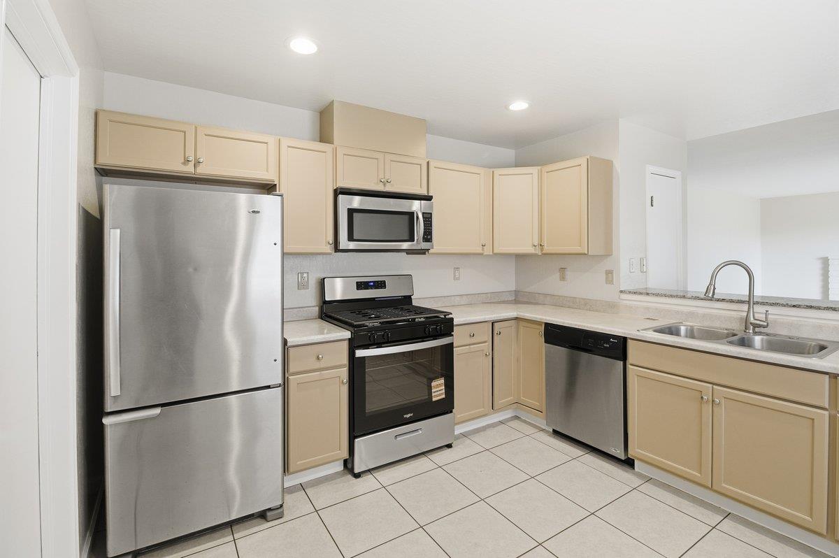 Detail Gallery Image 14 of 31 For 609 Saint George Dr, Salinas,  CA 93905 - 3 Beds | 2 Baths