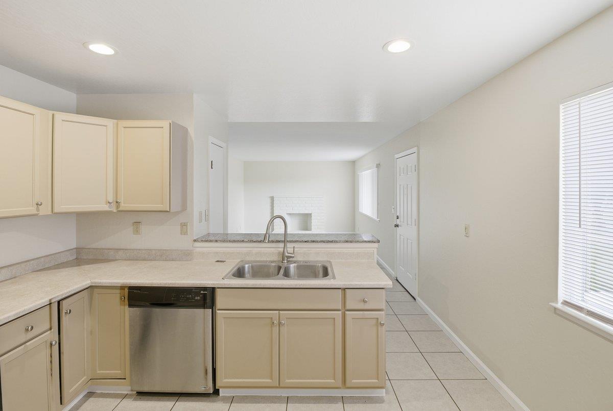 Detail Gallery Image 15 of 31 For 609 Saint George Dr, Salinas,  CA 93905 - 3 Beds | 2 Baths