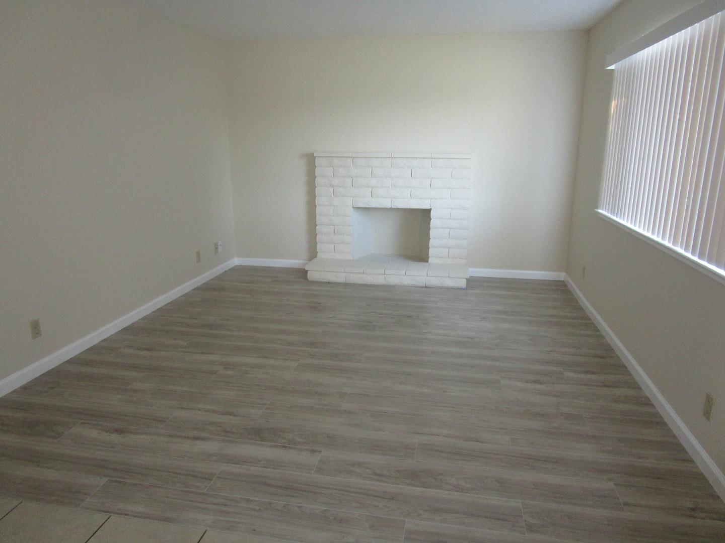 Detail Gallery Image 4 of 11 For 609 Saint George Dr, Salinas,  CA 93905 - 3 Beds | 2 Baths