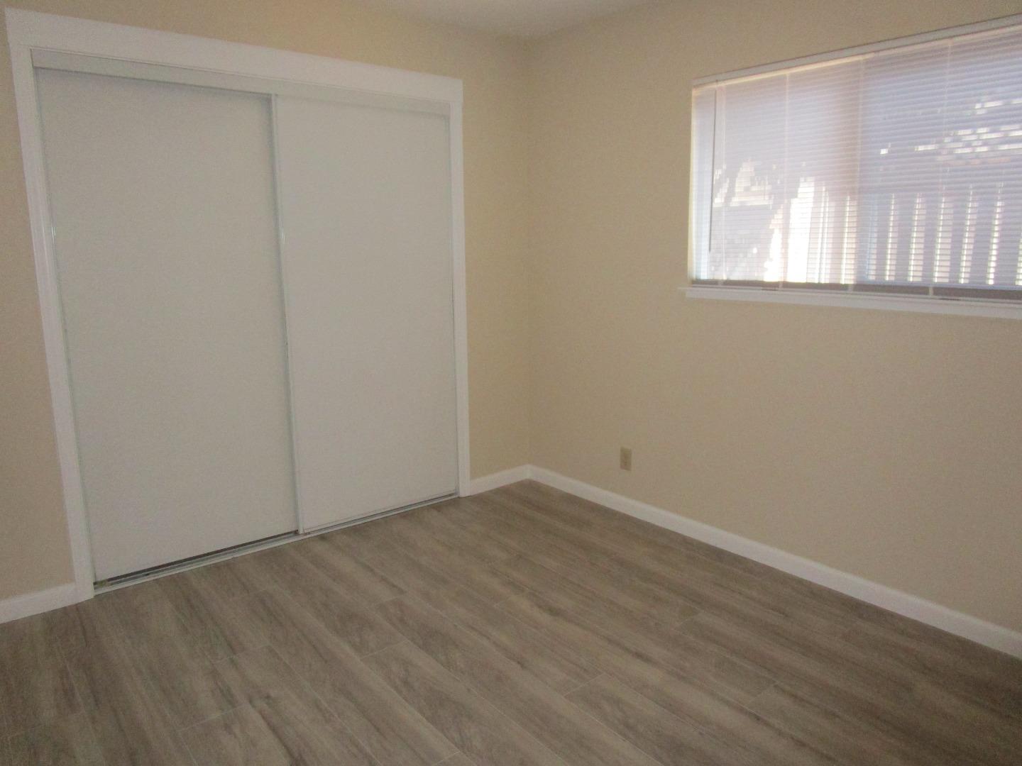 Detail Gallery Image 7 of 11 For 609 Saint George Dr, Salinas,  CA 93905 - 3 Beds | 2 Baths