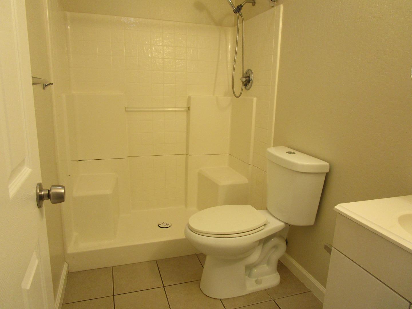 Detail Gallery Image 9 of 11 For 609 Saint George Dr, Salinas,  CA 93905 - 3 Beds | 2 Baths