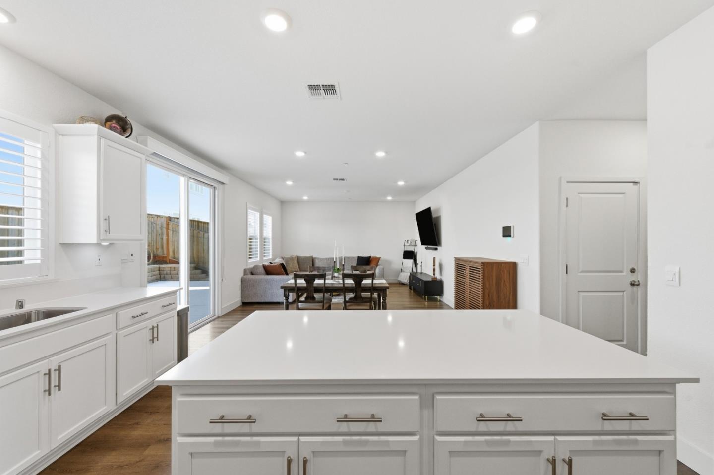 Detail Gallery Image 11 of 47 For 208 Frontier St, American Canyon,  CA 94503 - 3 Beds | 2/1 Baths