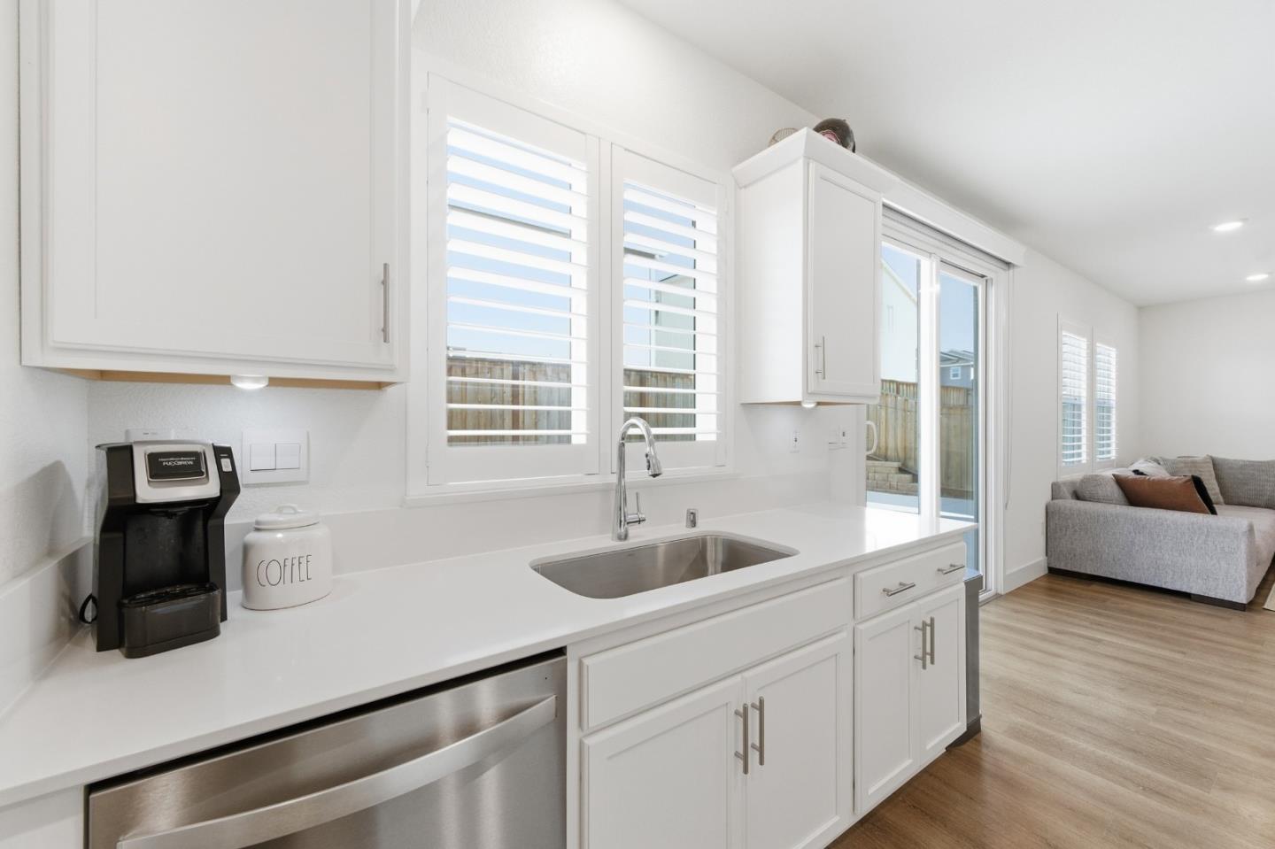 Detail Gallery Image 12 of 47 For 208 Frontier St, American Canyon,  CA 94503 - 3 Beds | 2/1 Baths