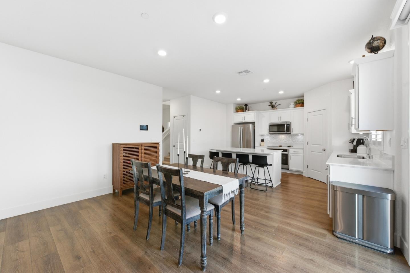 Detail Gallery Image 15 of 47 For 208 Frontier St, American Canyon,  CA 94503 - 3 Beds | 2/1 Baths