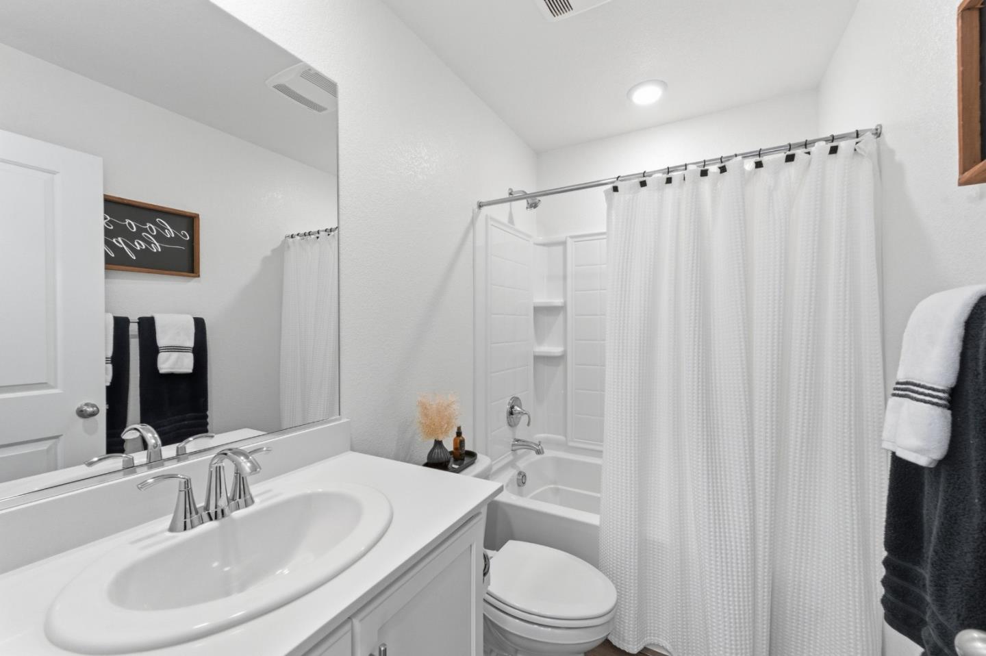 Detail Gallery Image 27 of 47 For 208 Frontier St, American Canyon,  CA 94503 - 3 Beds | 2/1 Baths