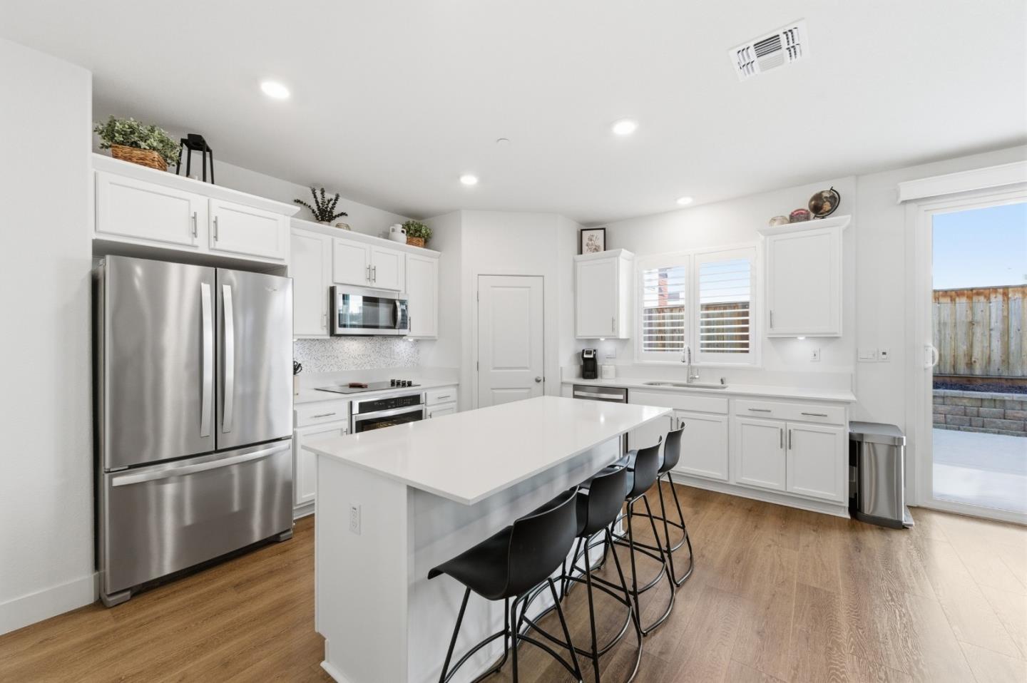 Detail Gallery Image 7 of 47 For 208 Frontier St, American Canyon,  CA 94503 - 3 Beds | 2/1 Baths