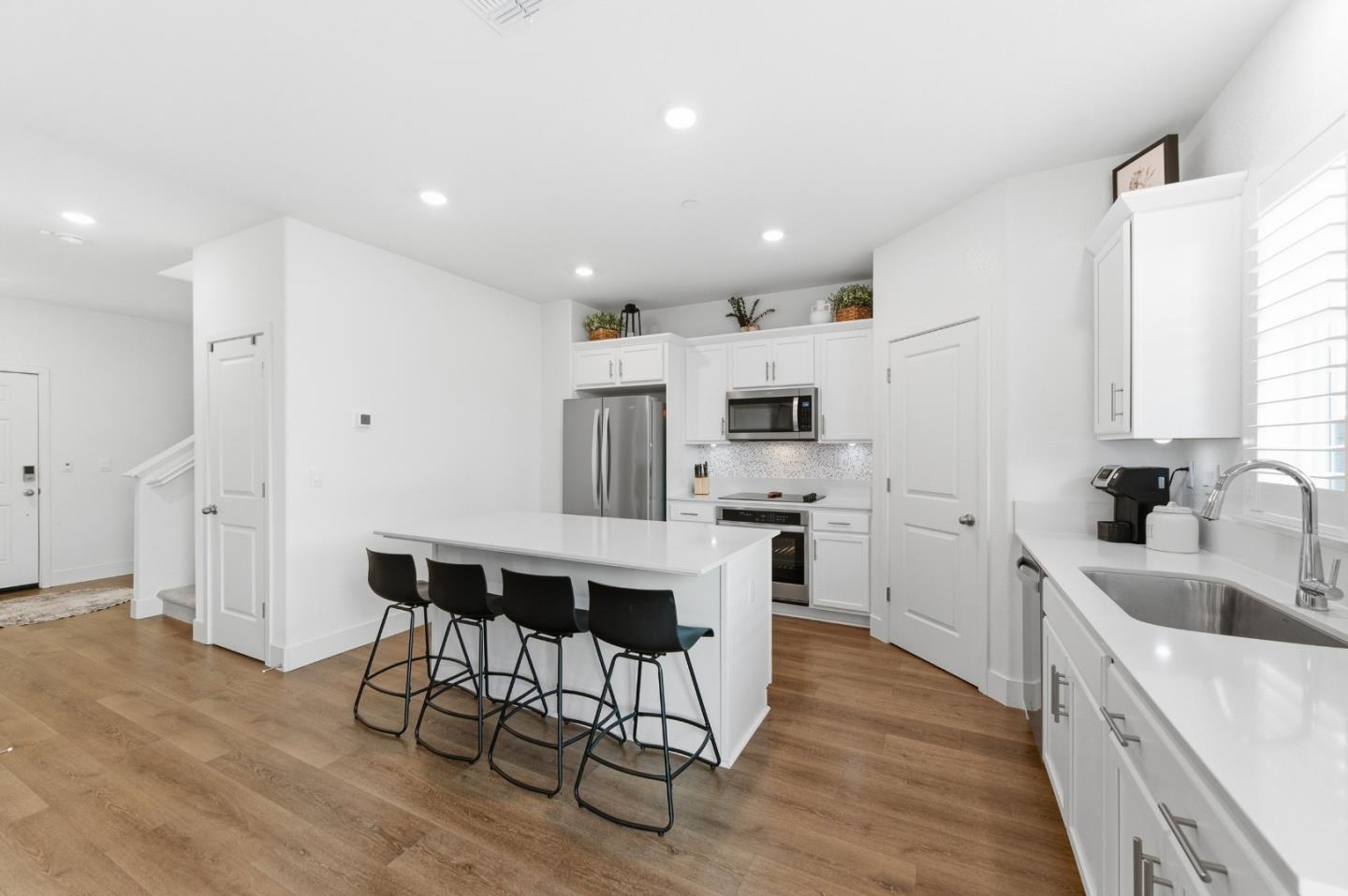 Detail Gallery Image 9 of 47 For 208 Frontier St, American Canyon,  CA 94503 - 3 Beds | 2/1 Baths