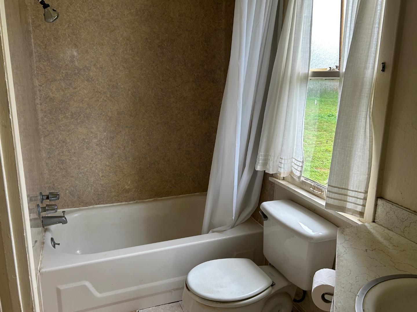 Detail Gallery Image 10 of 14 For 805 Sinex Ave, Pacific Grove,  CA 93950 - 1 Beds | 1 Baths