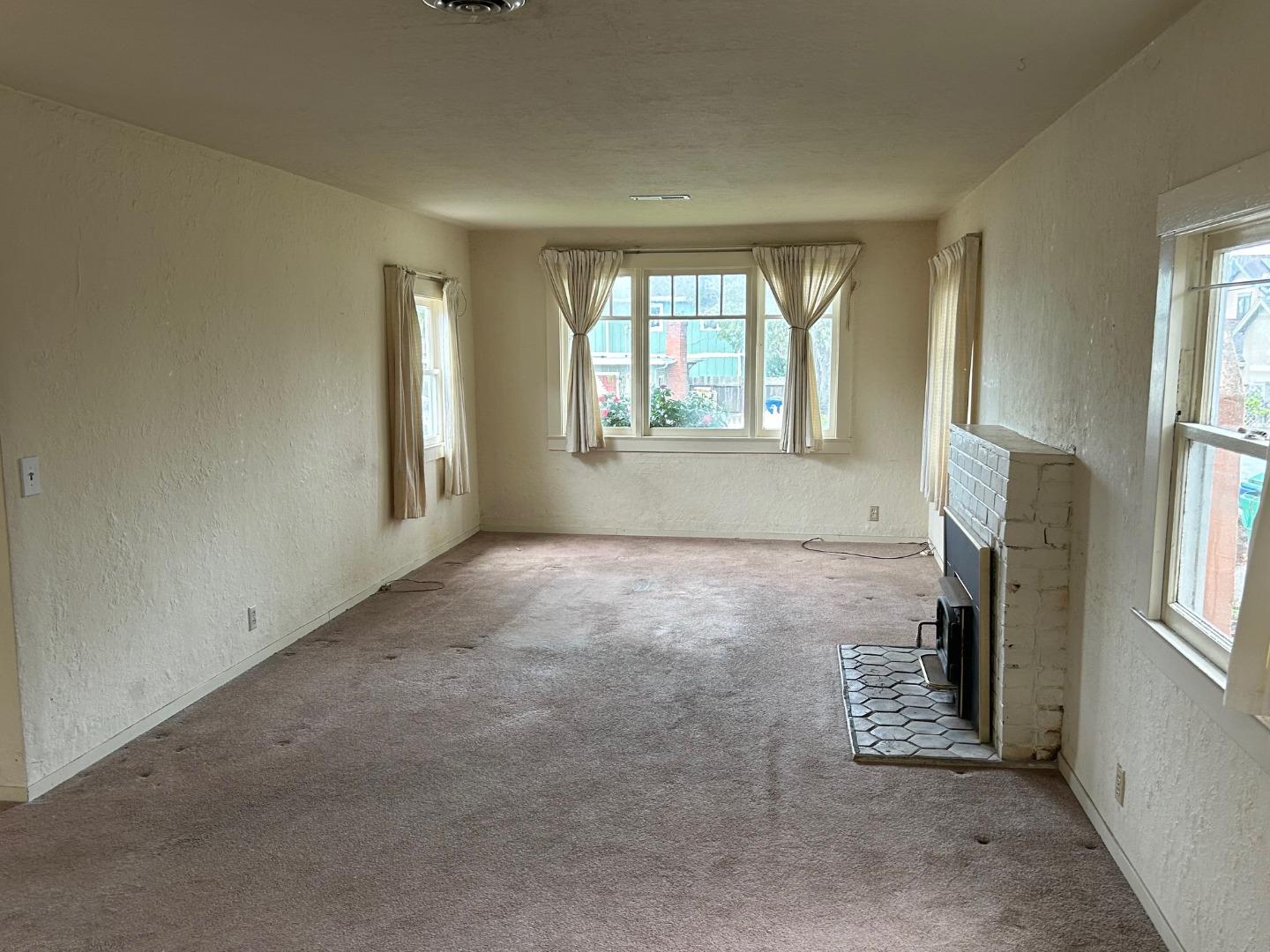 Detail Gallery Image 4 of 14 For 805 Sinex Ave, Pacific Grove,  CA 93950 - 1 Beds | 1 Baths