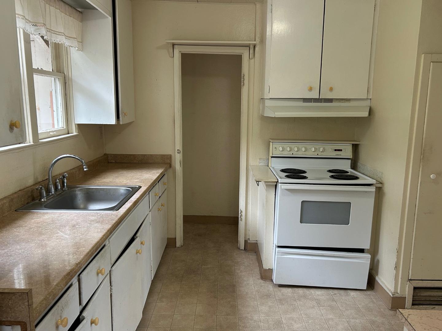 Detail Gallery Image 6 of 14 For 805 Sinex Ave, Pacific Grove,  CA 93950 - 1 Beds | 1 Baths