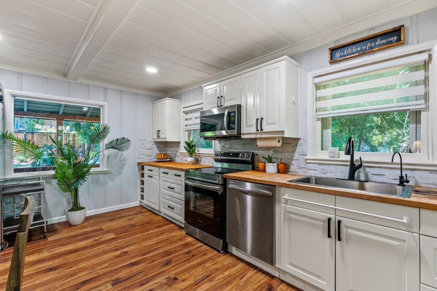 Detail Gallery Image 15 of 69 For 13896 Bear Creek Rd, Boulder Creek,  CA 95006 - 3 Beds | 2 Baths