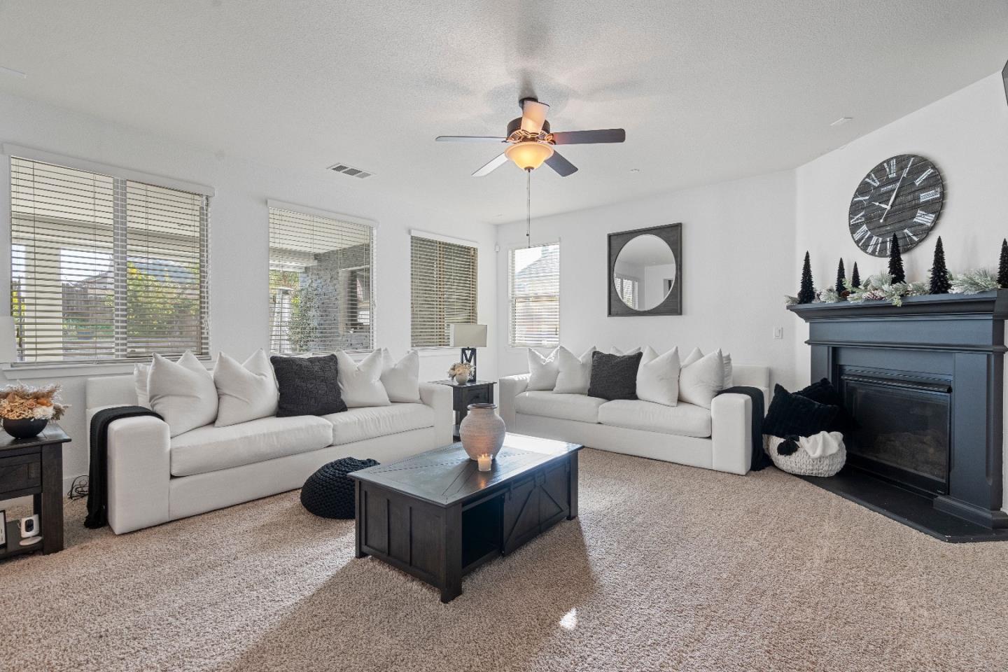 Detail Gallery Image 18 of 52 For 1657 Santana Ranch Dr, Hollister,  CA 95023 - 4 Beds | 3 Baths