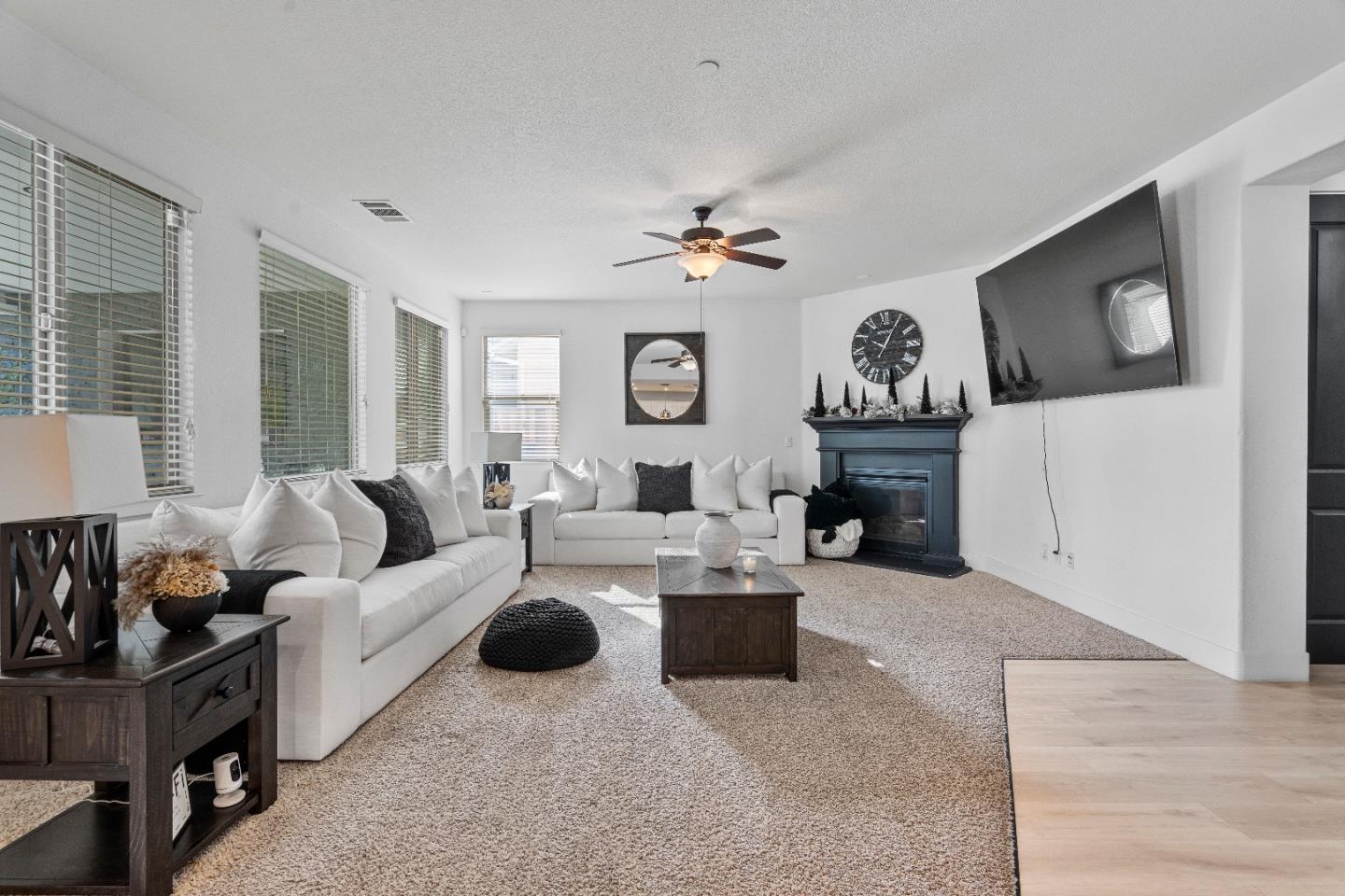 Detail Gallery Image 19 of 52 For 1657 Santana Ranch Dr, Hollister,  CA 95023 - 4 Beds | 3 Baths