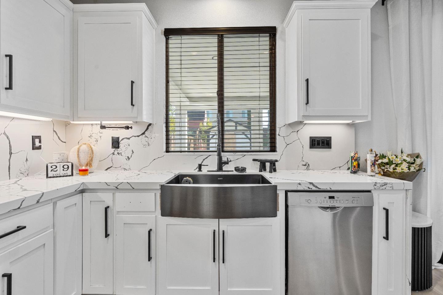 Detail Gallery Image 22 of 52 For 1657 Santana Ranch Dr, Hollister,  CA 95023 - 4 Beds | 3 Baths