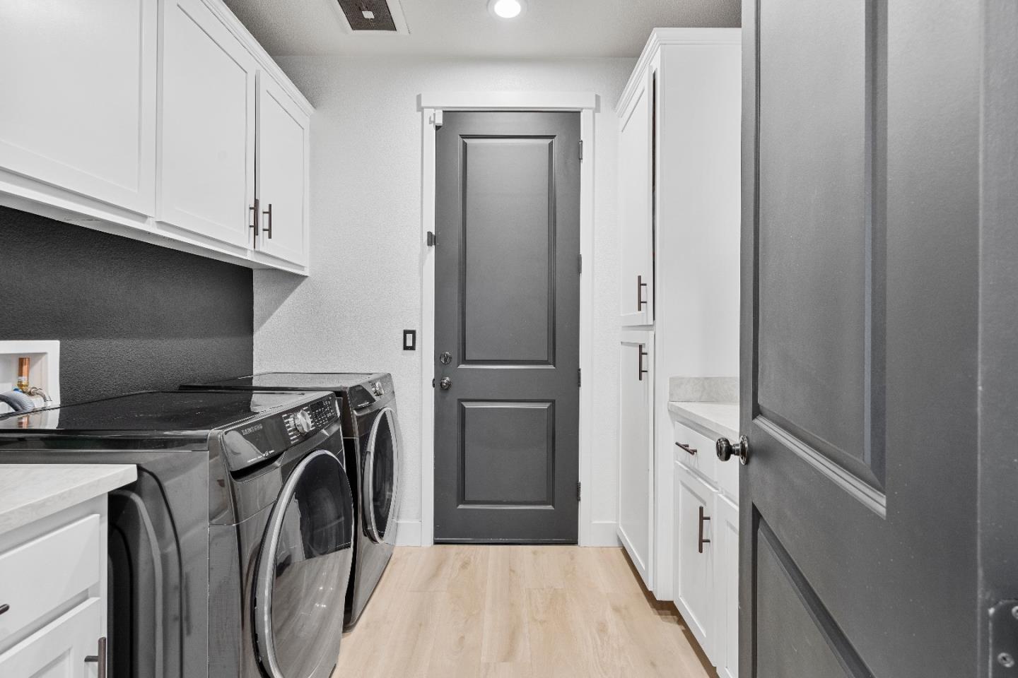 Detail Gallery Image 24 of 52 For 1657 Santana Ranch Dr, Hollister,  CA 95023 - 4 Beds | 3 Baths