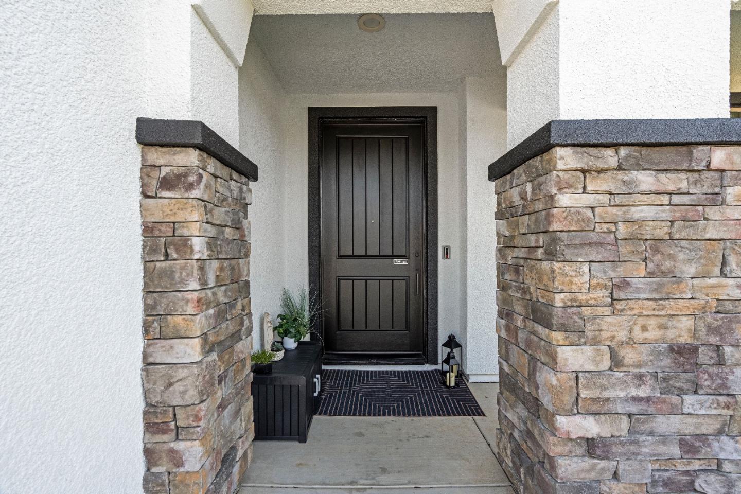 Detail Gallery Image 9 of 52 For 1657 Santana Ranch Dr, Hollister,  CA 95023 - 4 Beds | 3 Baths