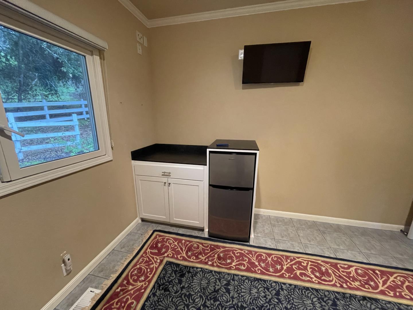 Detail Gallery Image 4 of 6 For 345 Cervantes Rd, Portola Valley,  CA 94028 - 1 Beds | 1 Baths