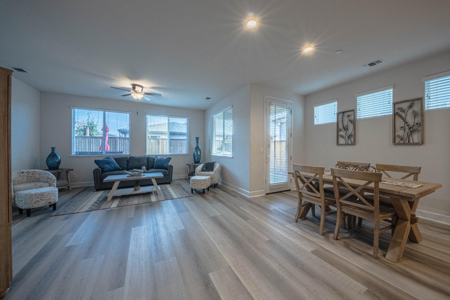 Detail Gallery Image 11 of 41 For 581 Segovia Dr, Hollister,  CA 95023 - 3 Beds | 3 Baths