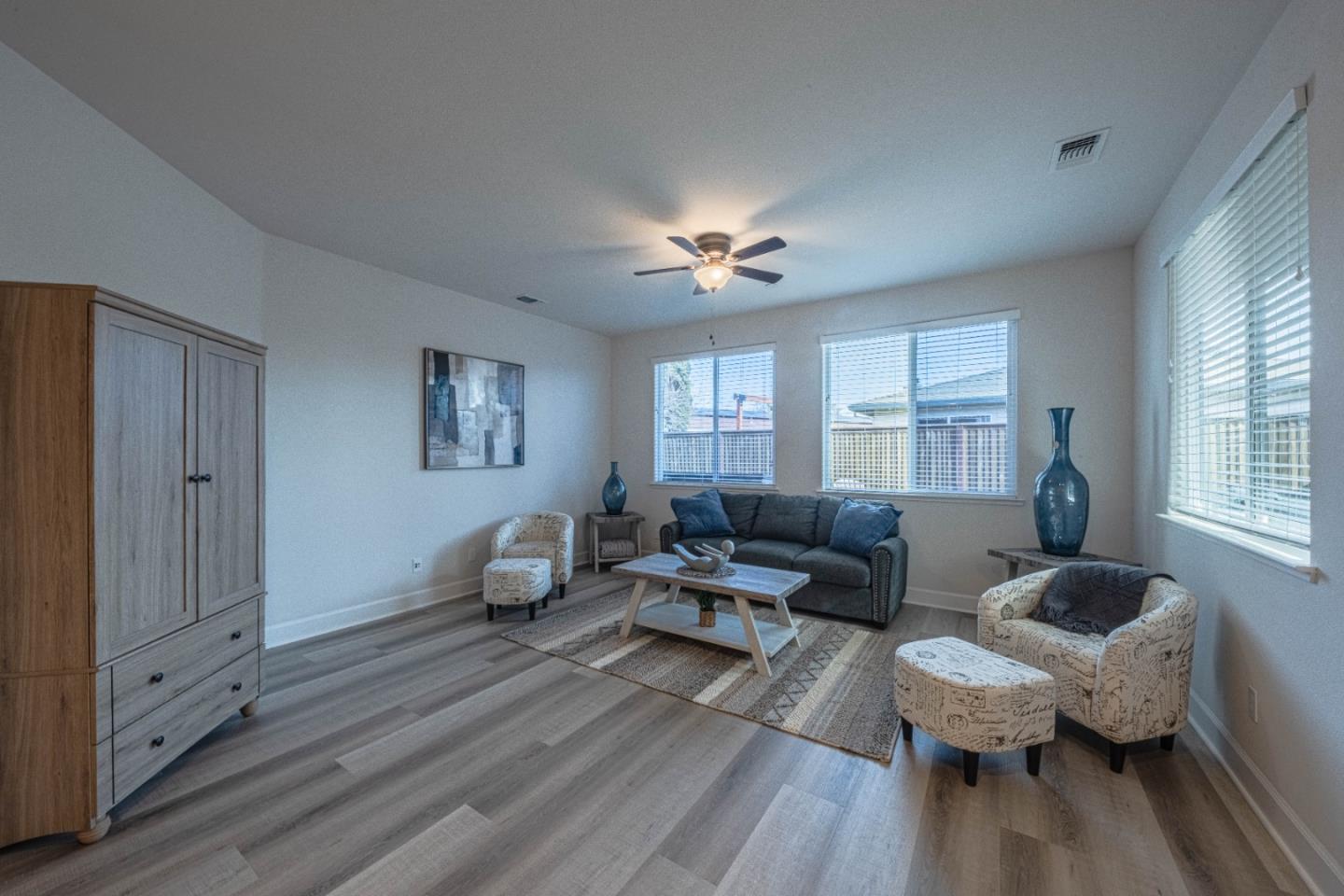 Detail Gallery Image 14 of 41 For 581 Segovia Dr, Hollister,  CA 95023 - 3 Beds | 3 Baths