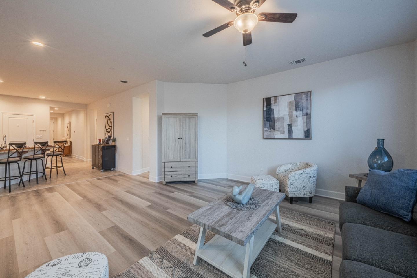 Detail Gallery Image 15 of 41 For 581 Segovia Dr, Hollister,  CA 95023 - 3 Beds | 3 Baths