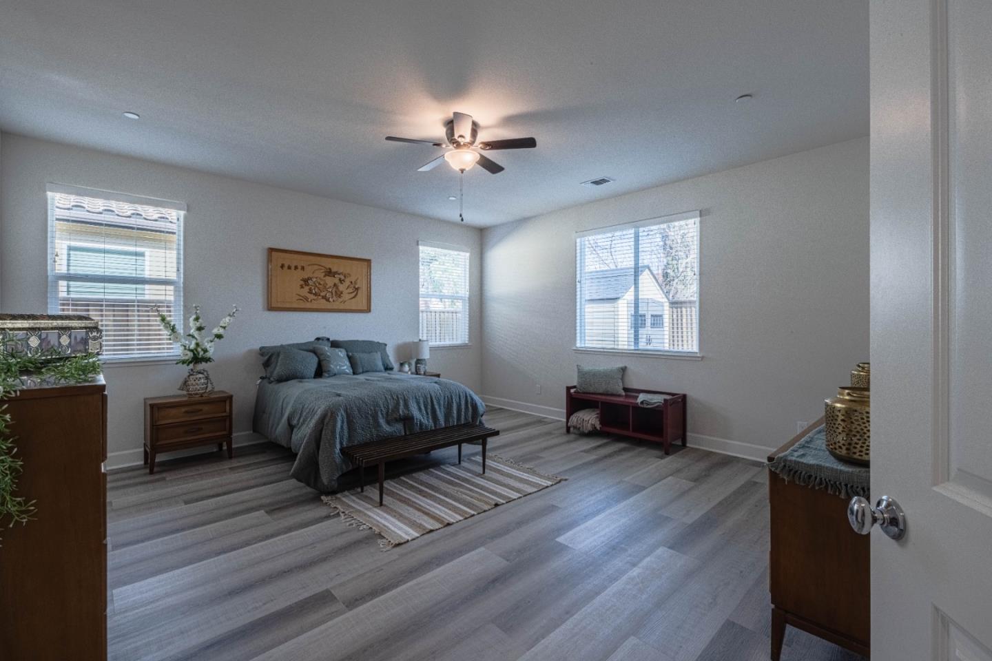 Detail Gallery Image 16 of 41 For 581 Segovia Dr, Hollister,  CA 95023 - 3 Beds | 3 Baths