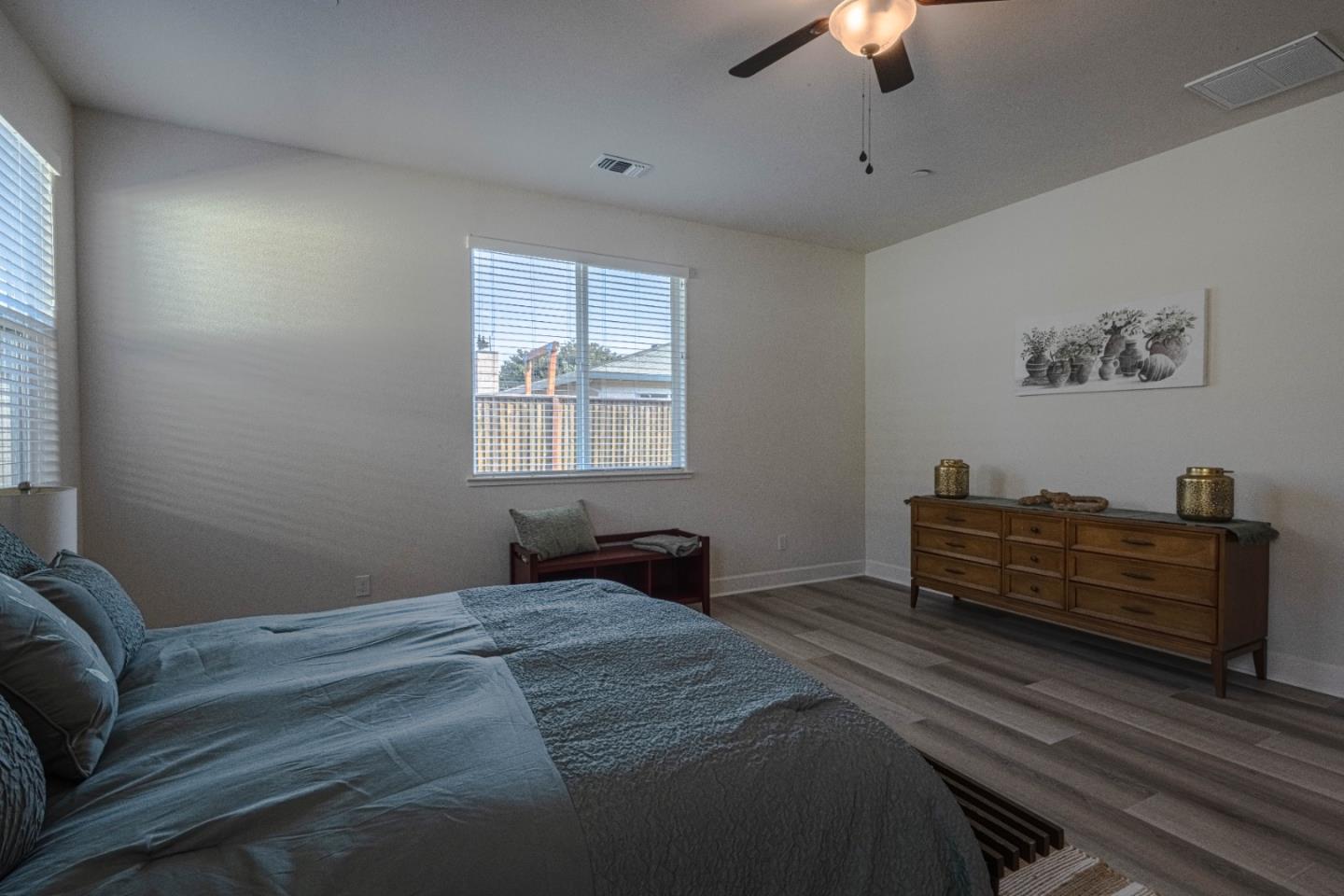 Detail Gallery Image 17 of 41 For 581 Segovia Dr, Hollister,  CA 95023 - 3 Beds | 3 Baths