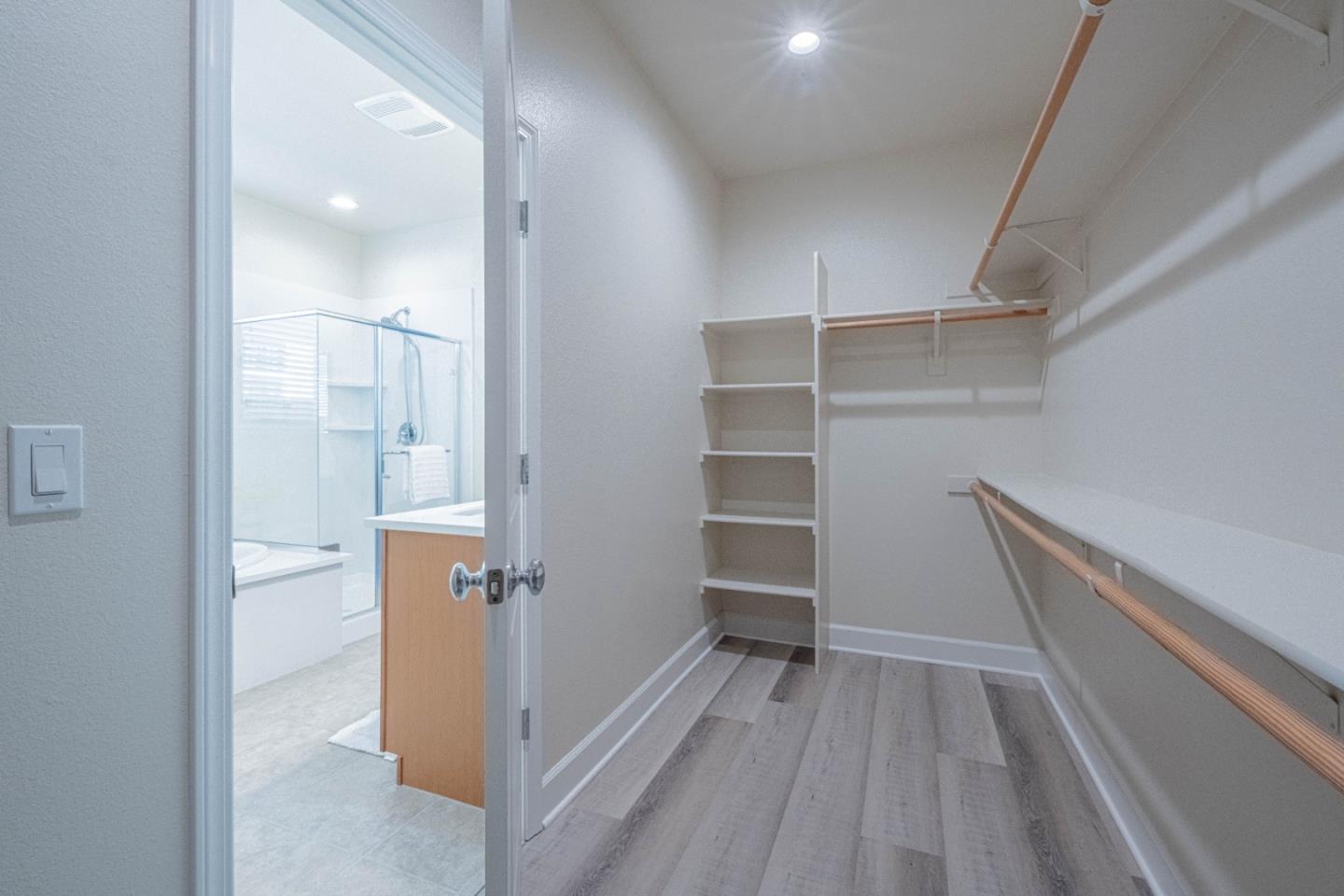 Detail Gallery Image 22 of 41 For 581 Segovia Dr, Hollister,  CA 95023 - 3 Beds | 3 Baths