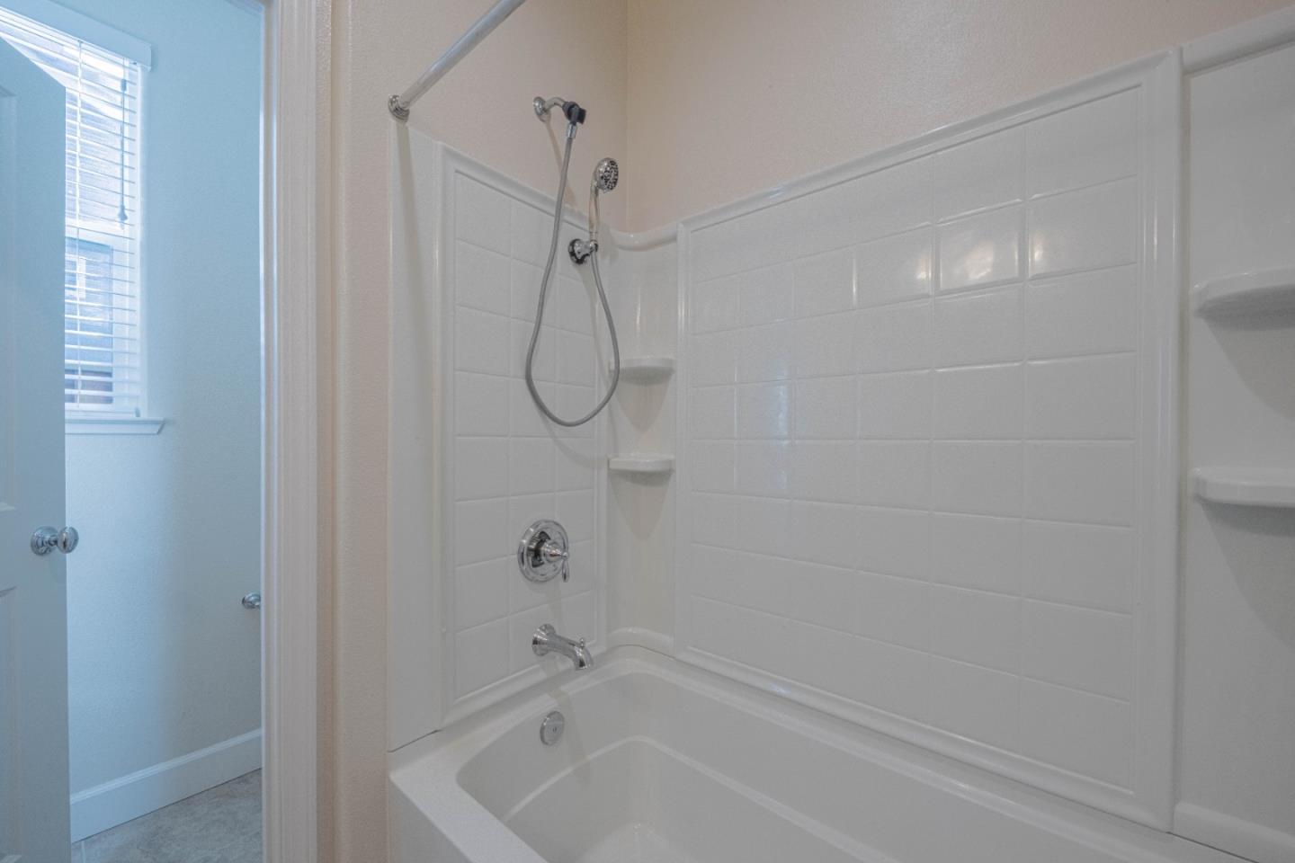 Detail Gallery Image 32 of 41 For 581 Segovia Dr, Hollister,  CA 95023 - 3 Beds | 3 Baths