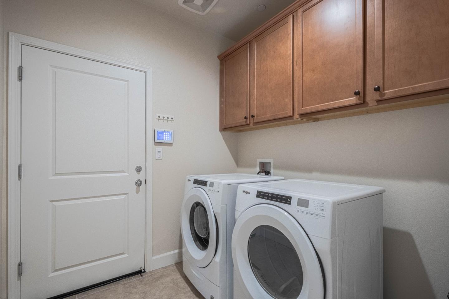 Detail Gallery Image 33 of 41 For 581 Segovia Dr, Hollister,  CA 95023 - 3 Beds | 3 Baths