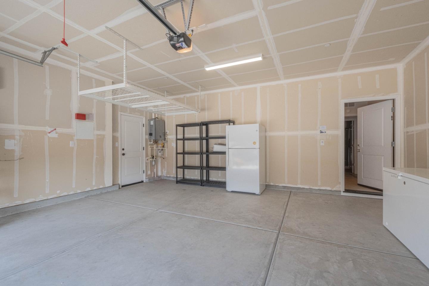 Detail Gallery Image 34 of 41 For 581 Segovia Dr, Hollister,  CA 95023 - 3 Beds | 3 Baths