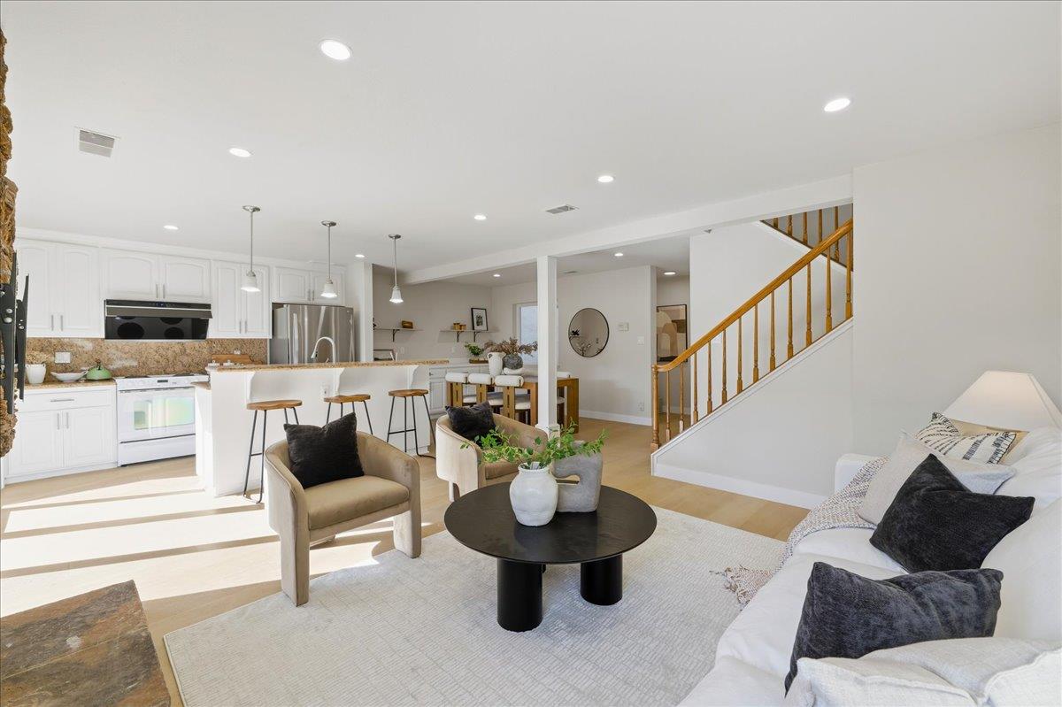 Detail Gallery Image 15 of 68 For 275 S Bayview Ave #N,  Sunnyvale,  CA 94086 - 2 Beds | 2/1 Baths