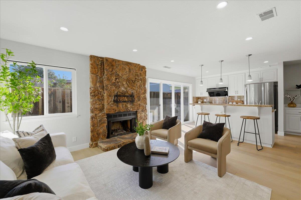 Detail Gallery Image 3 of 68 For 275 S Bayview Ave #N,  Sunnyvale,  CA 94086 - 2 Beds | 2/1 Baths