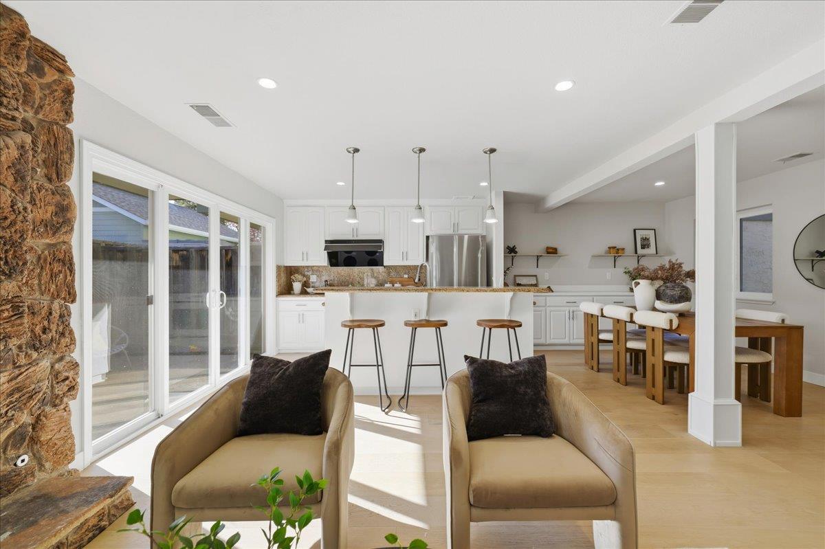 Detail Gallery Image 6 of 68 For 275 S Bayview Ave #N,  Sunnyvale,  CA 94086 - 2 Beds | 2/1 Baths