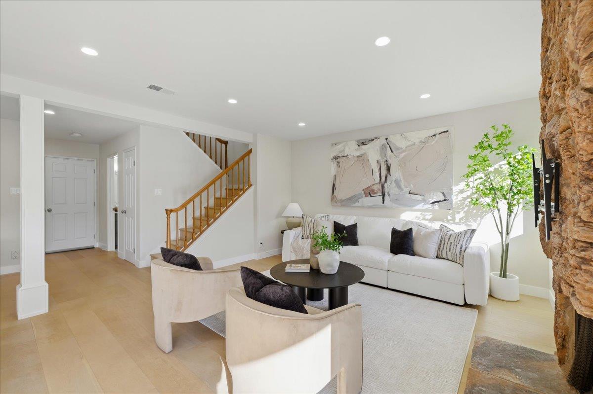 Detail Gallery Image 9 of 68 For 275 S Bayview Ave #N,  Sunnyvale,  CA 94086 - 2 Beds | 2/1 Baths