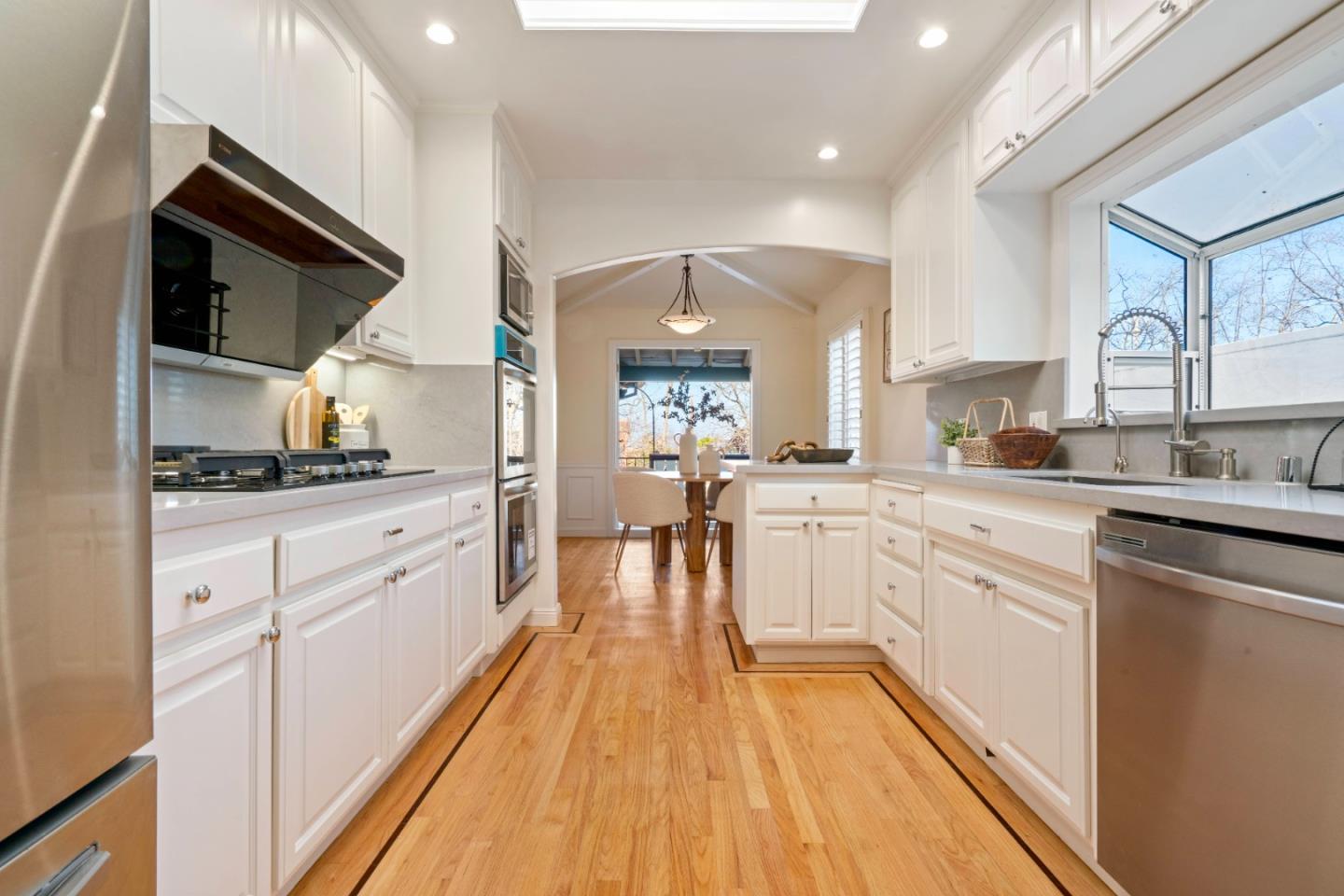 Detail Gallery Image 13 of 57 For 415 Hazel Ave, Millbrae,  CA 94030 - 4 Beds | 2/1 Baths