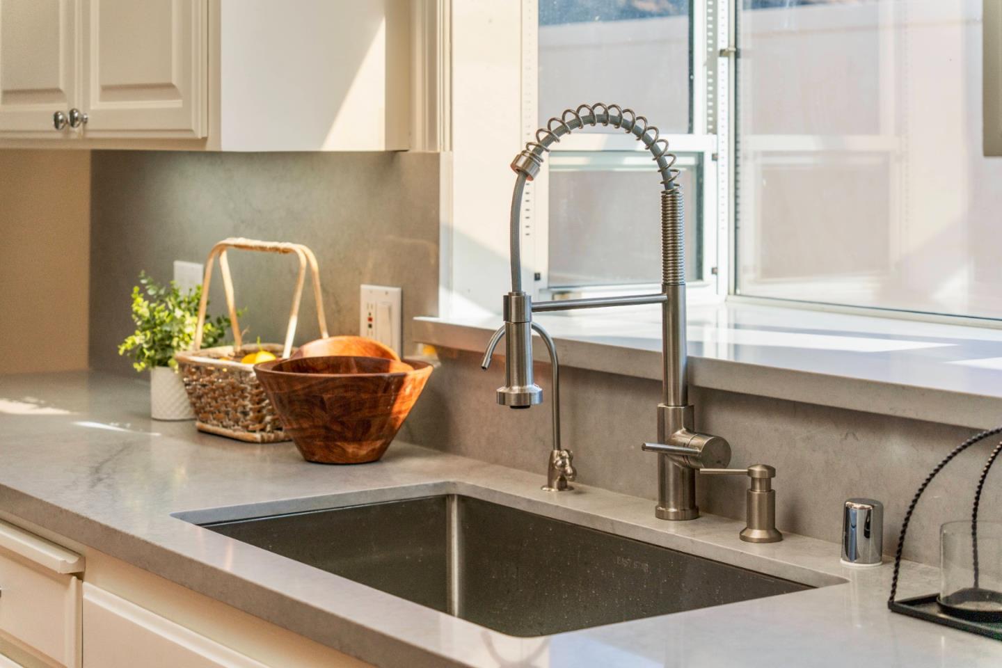 Detail Gallery Image 14 of 57 For 415 Hazel Ave, Millbrae,  CA 94030 - 4 Beds | 2/1 Baths