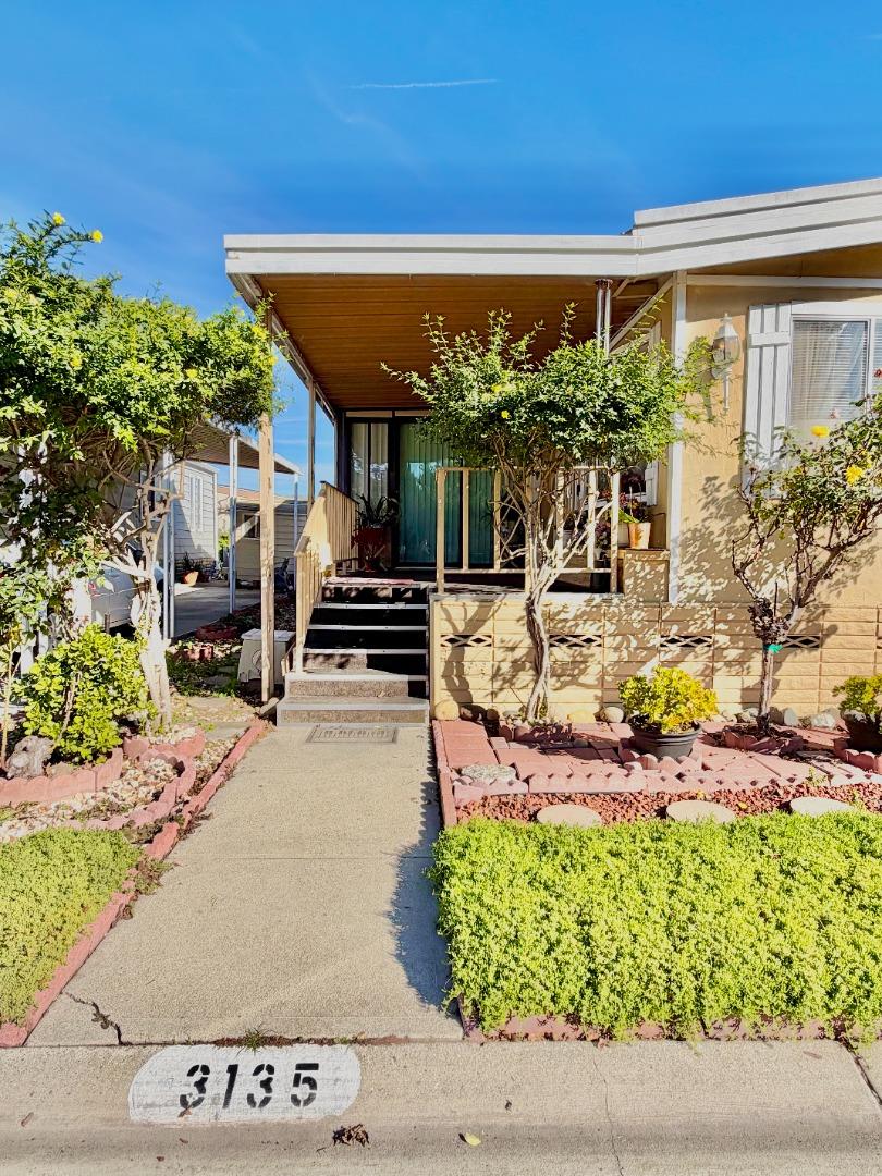 Detail Gallery Image 2 of 11 For 3135 Oakbridge Dr #3135,  San Jose,  CA 95121 - 2 Beds | 2 Baths