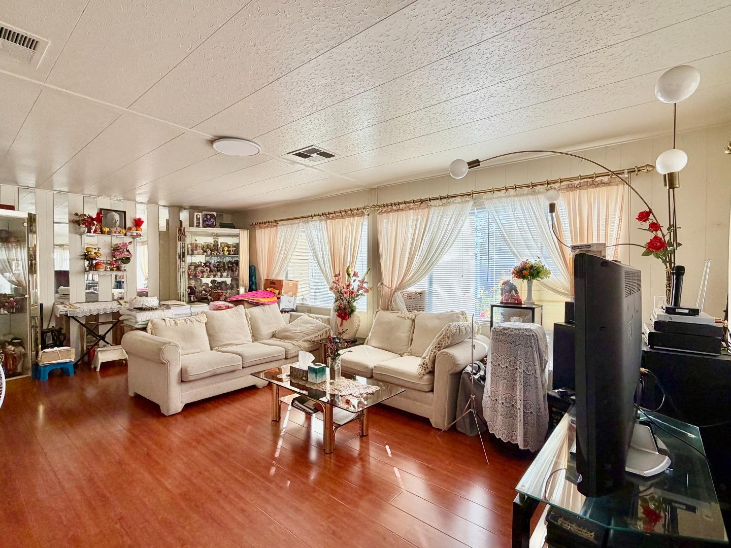 Detail Gallery Image 4 of 11 For 3135 Oakbridge Dr #3135,  San Jose,  CA 95121 - 2 Beds | 2 Baths