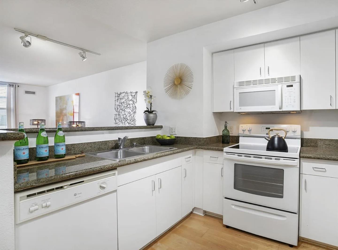 Detail Gallery Image 11 of 18 For 8300 Oceanview Ter #406,  San Francisco,  CA 94132 - 1 Beds | 1 Baths