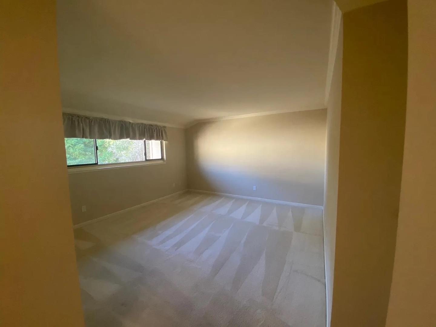 Detail Gallery Image 5 of 11 For 585 Hawthorne St, Monterey,  CA 93940 - 2 Beds | 2 Baths