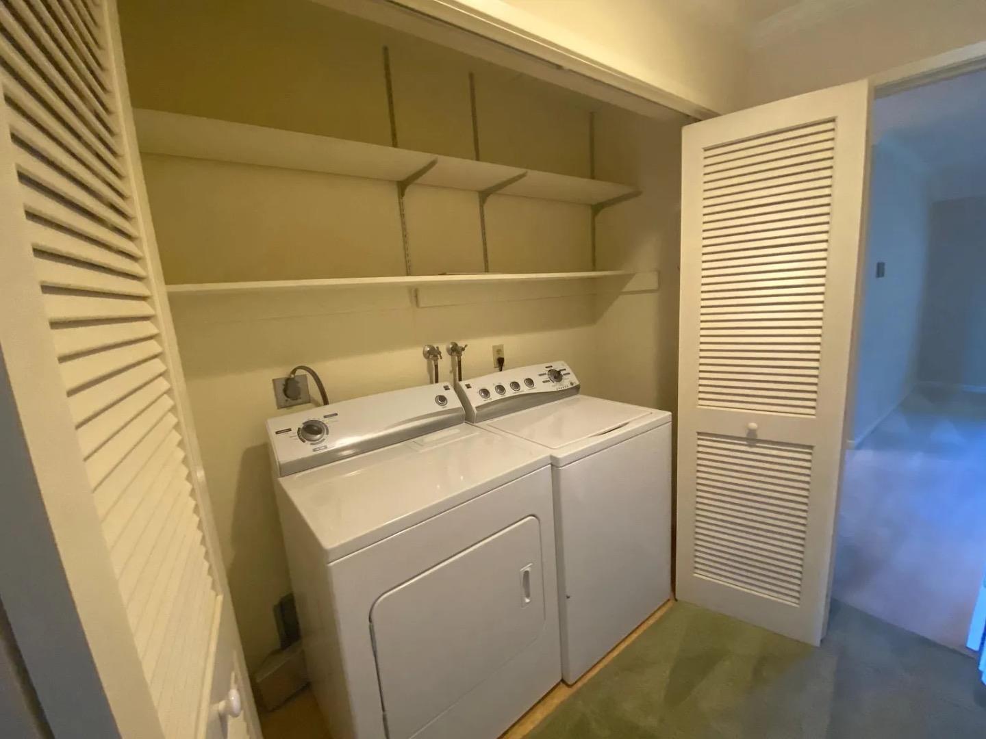 Detail Gallery Image 6 of 11 For 585 Hawthorne St, Monterey,  CA 93940 - 2 Beds | 2 Baths