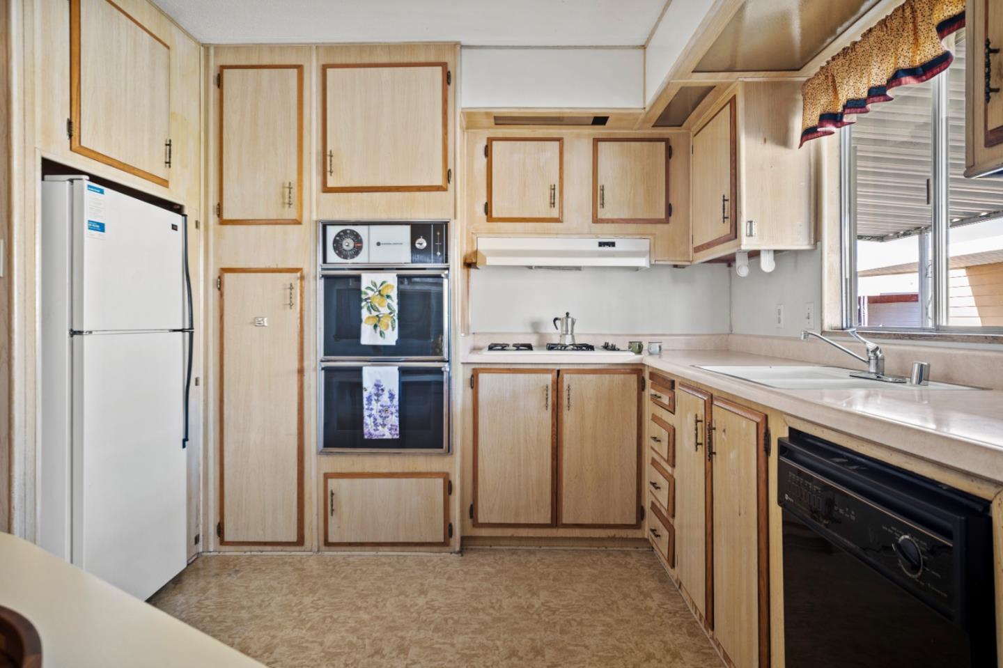 Detail Gallery Image 14 of 44 For 150 Kern St #114,  Salinas,  CA 93905 - 2 Beds | 2 Baths