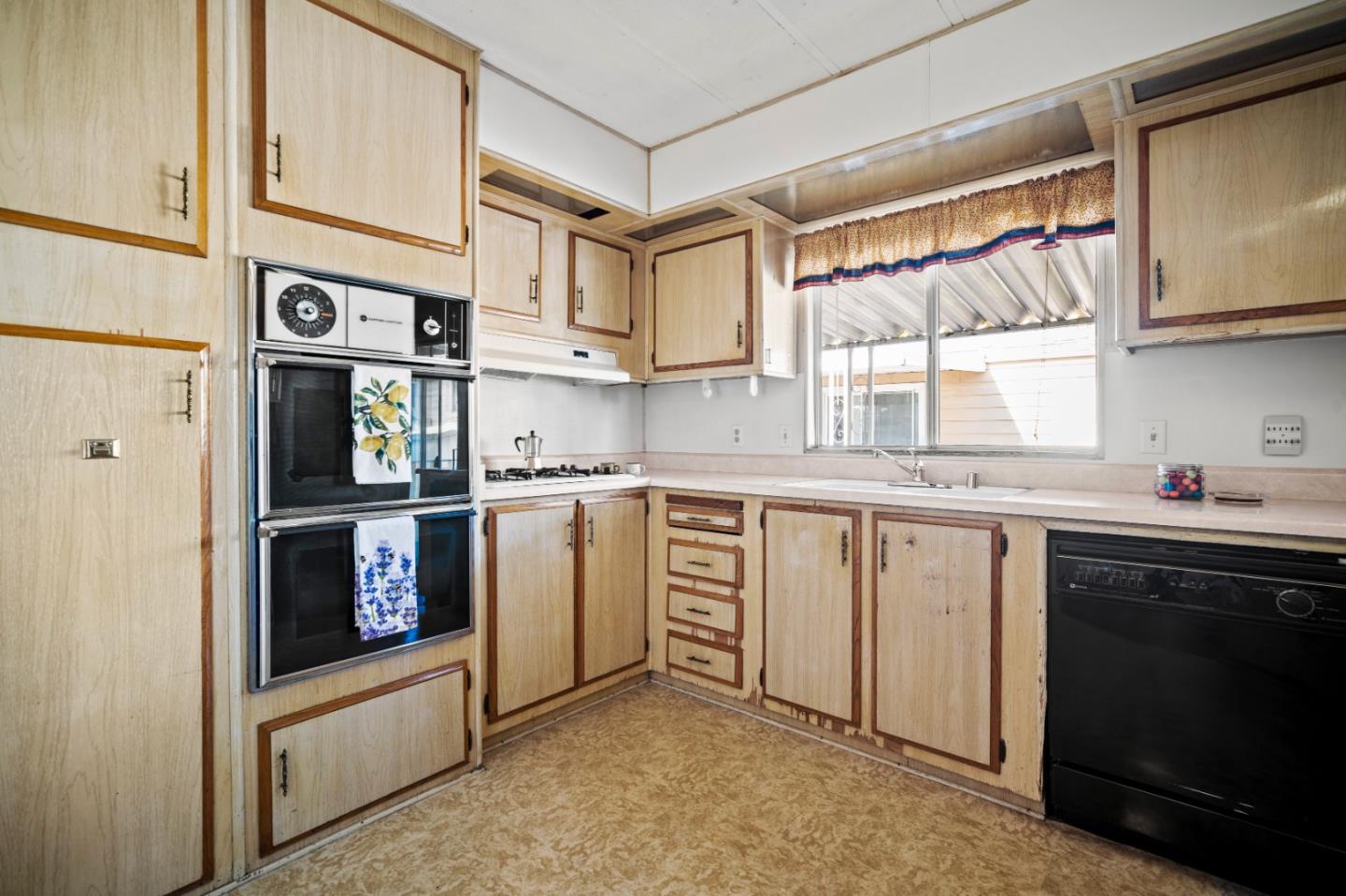 Detail Gallery Image 15 of 44 For 150 Kern St #114,  Salinas,  CA 93905 - 2 Beds | 2 Baths