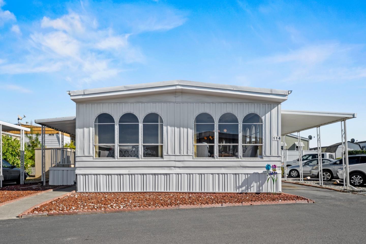 Detail Gallery Image 2 of 44 For 150 Kern St #114,  Salinas,  CA 93905 - 2 Beds | 2 Baths