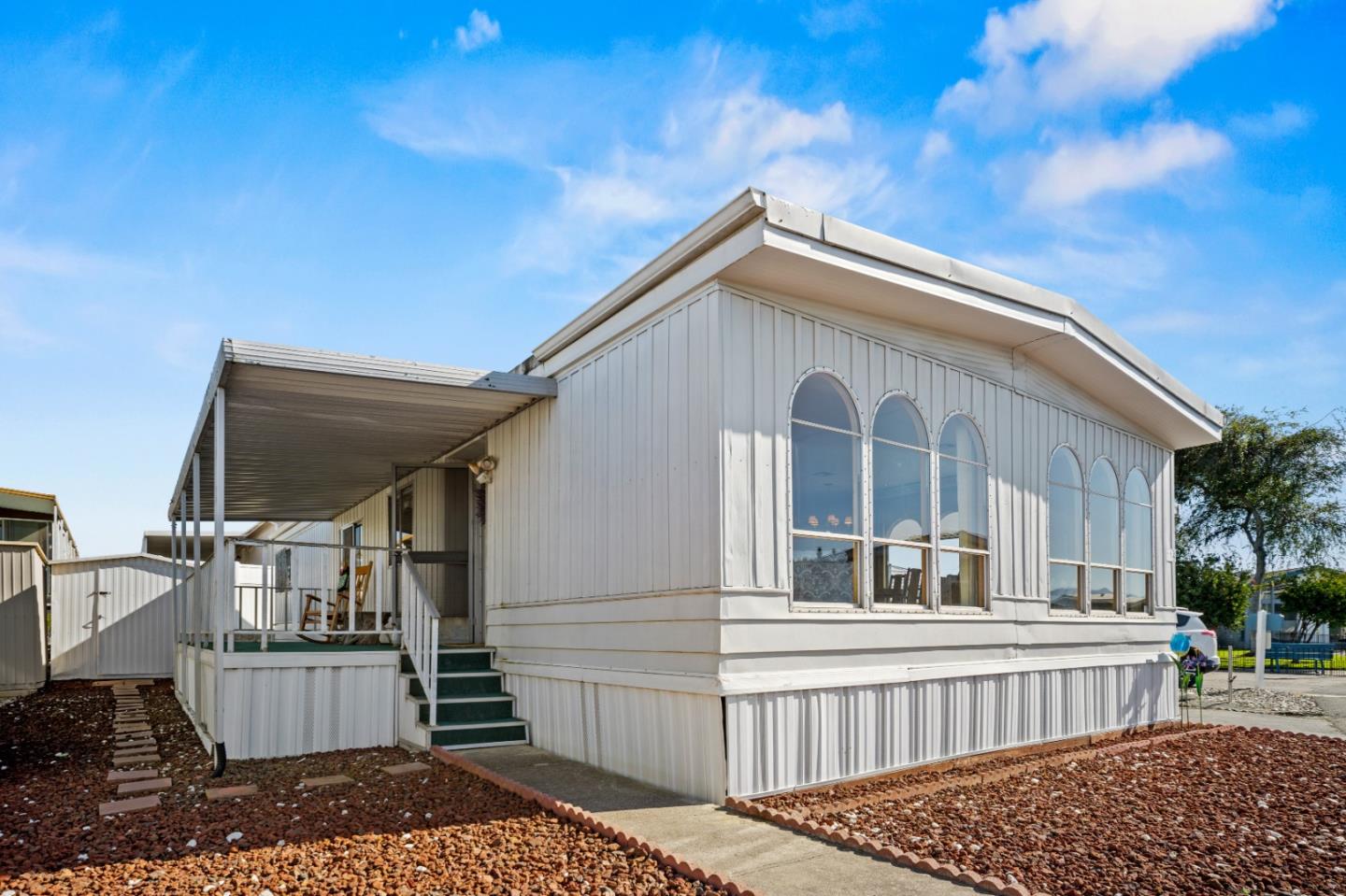 Detail Gallery Image 3 of 44 For 150 Kern St #114,  Salinas,  CA 93905 - 2 Beds | 2 Baths