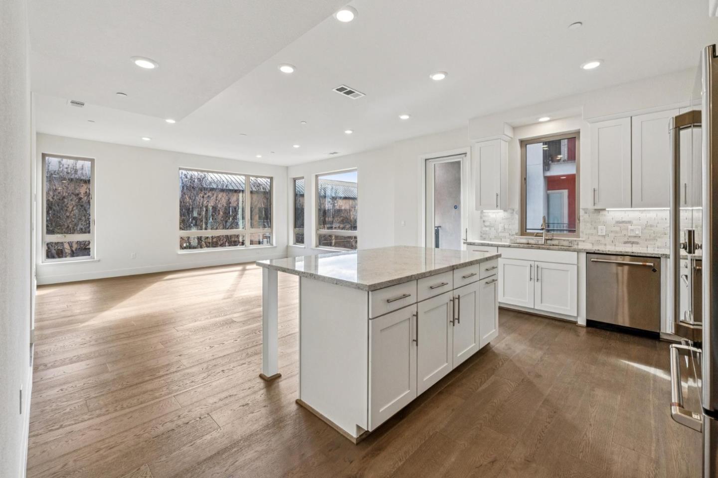 Front Image Thumbnail for ML82033390