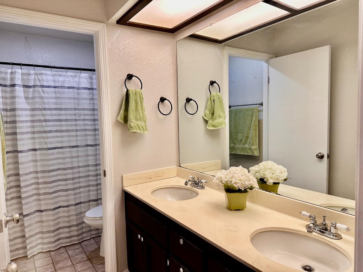 Detail Gallery Image 12 of 17 For 1380 Parkside Dr, Tracy,  CA 95376 - 4 Beds | 2/1 Baths