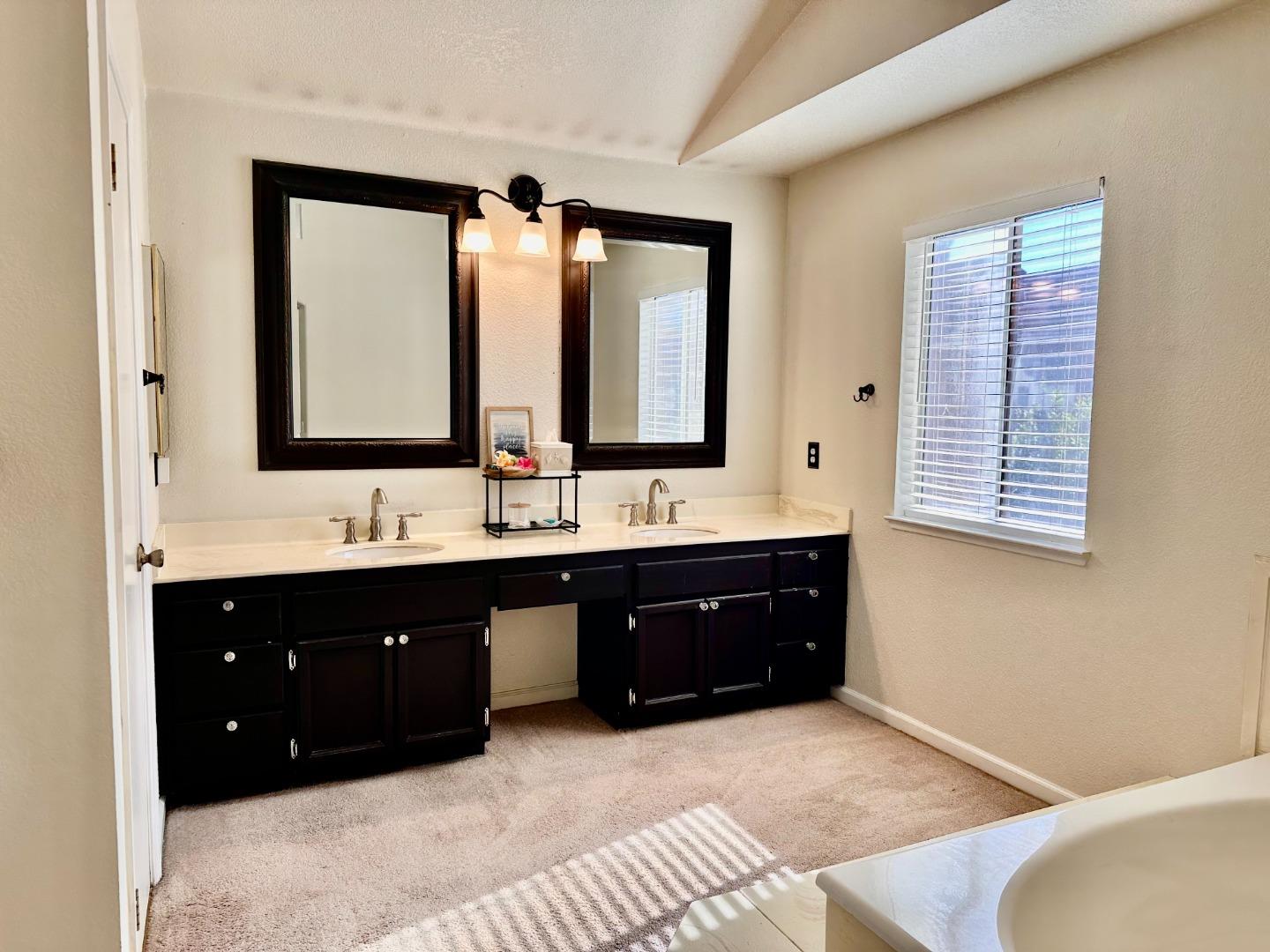 Detail Gallery Image 13 of 17 For 1380 Parkside Dr, Tracy,  CA 95376 - 4 Beds | 2/1 Baths