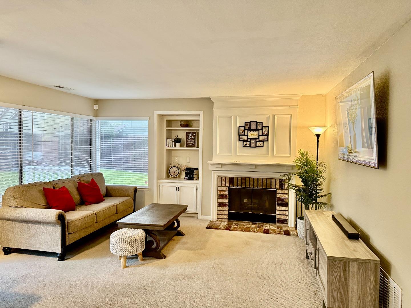 Detail Gallery Image 7 of 17 For 1380 Parkside Dr, Tracy,  CA 95376 - 4 Beds | 2/1 Baths