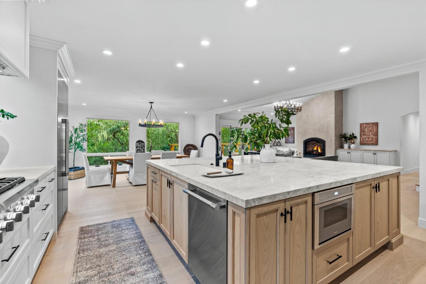 Detail Gallery Image 10 of 37 For 1025 Sombrero Rd, Pebble Beach,  CA 93953 - 4 Beds | 3 Baths